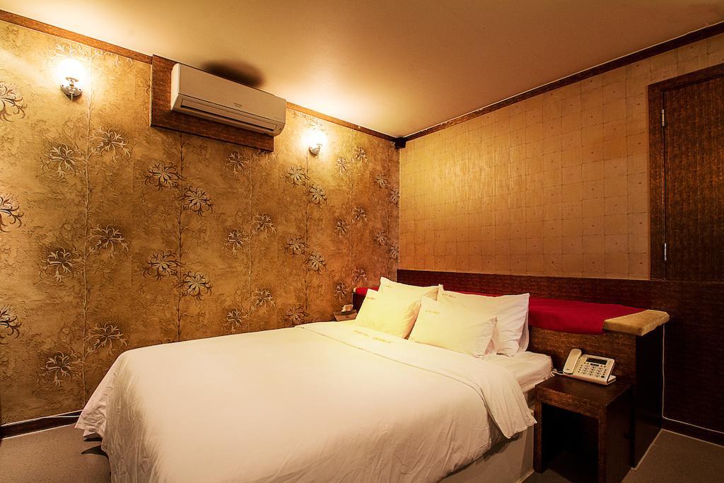 Max Hotel Теджон Номер фото
